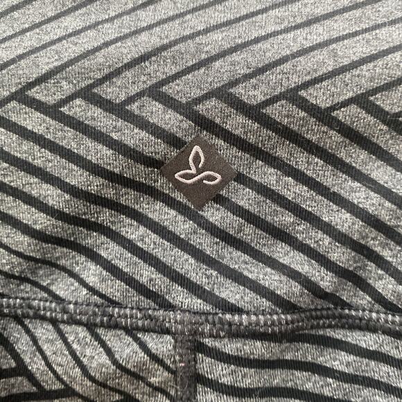 Prana Dark Grey with Black Geometric Stripe Leggings Size Small - Picture 5 of 6